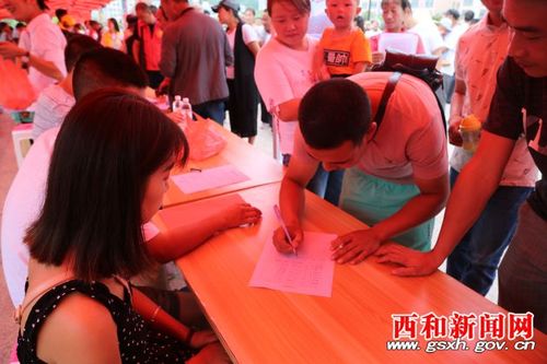 了劳务合同,并在家政服务,手工刺绣,农特产品推介等领域达成合作意向